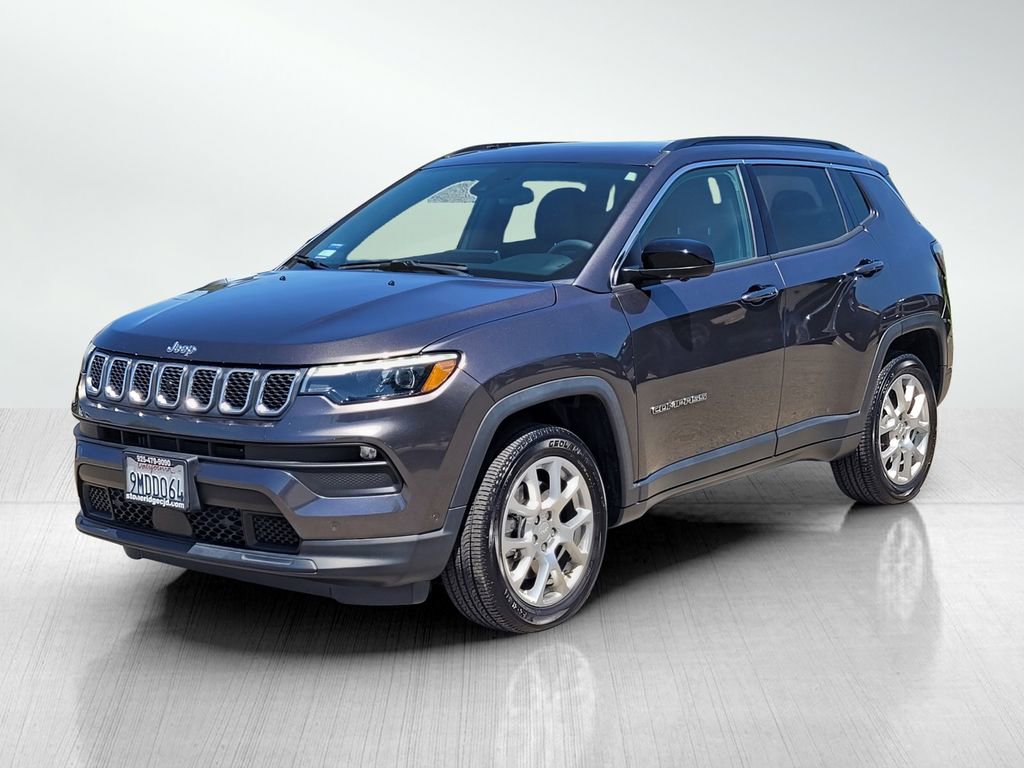 Used 2023 Jeep Compass Latitude w/ Sun and Sound Group AWD/4WD image 11