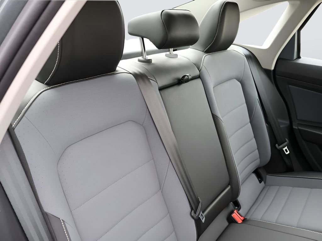 Used 2025 Volkswagen Jetta SE image 16