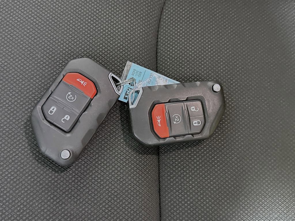 Used 2022 Jeep Gladiator Willys image 32