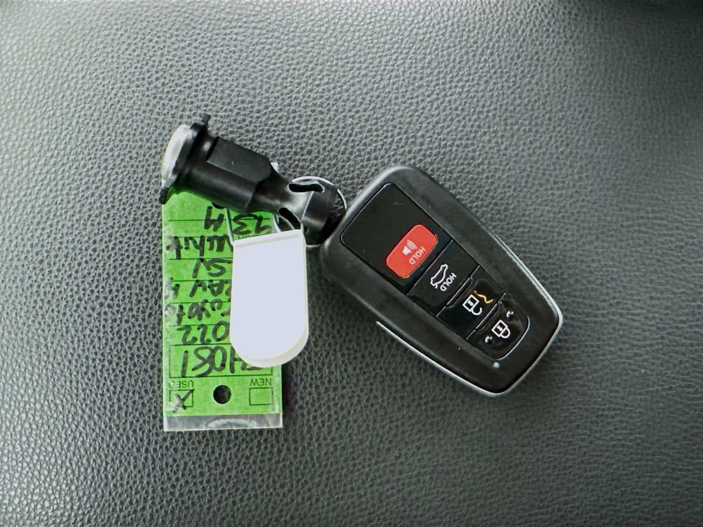 Used 2022 Toyota RAV4 XLE w/ Convenience Package image 34