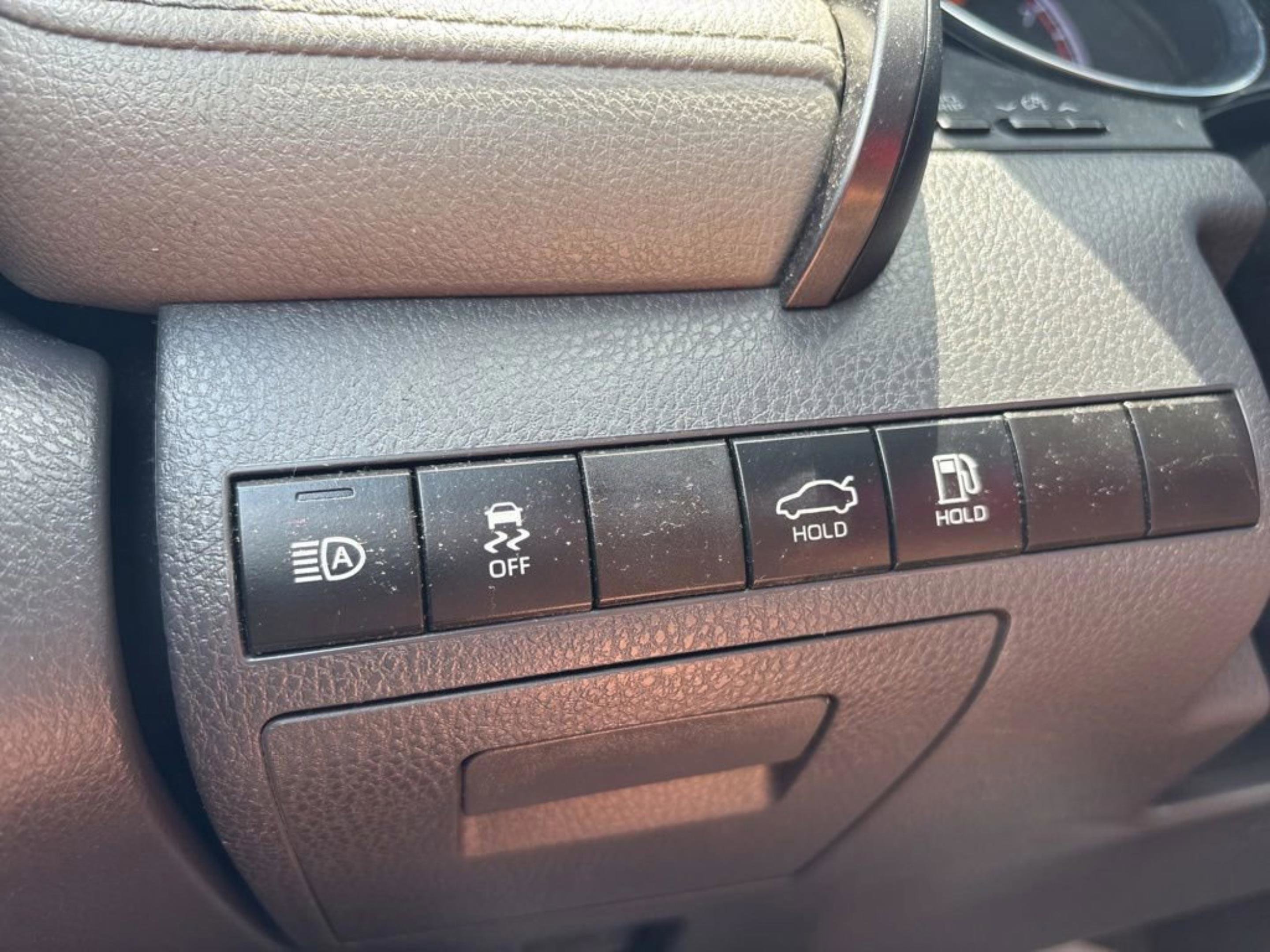 Used 2019 Toyota Camry SE FWD image 16