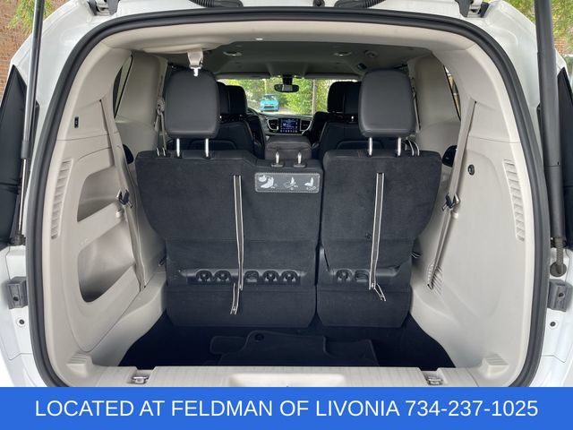 Used 2020 Chrysler Pacifica Touring-L Plus FWD image 25