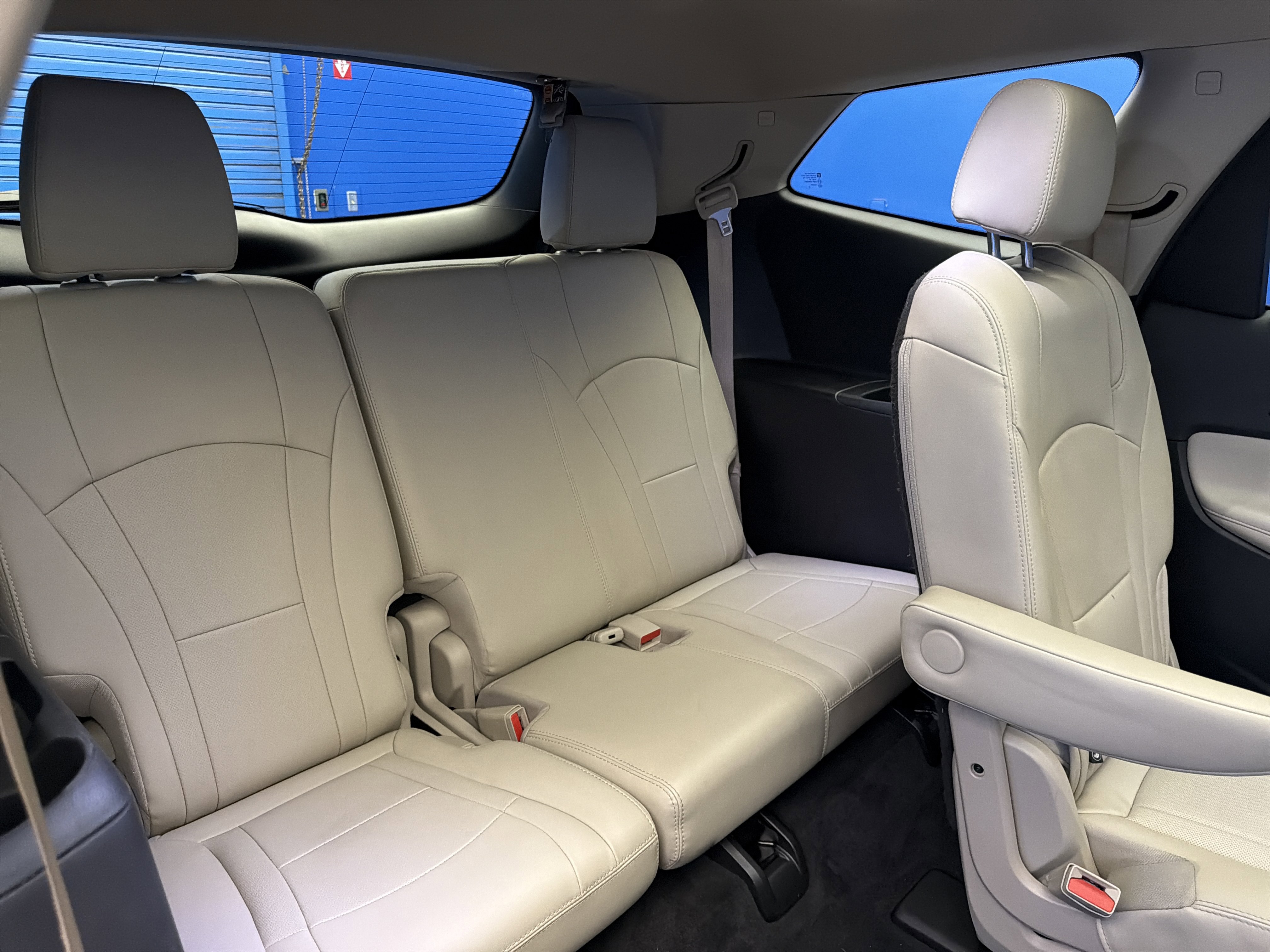 Used 2020 Buick Enclave Essence w/ Sound and Sites Package AWD/4WD image 28