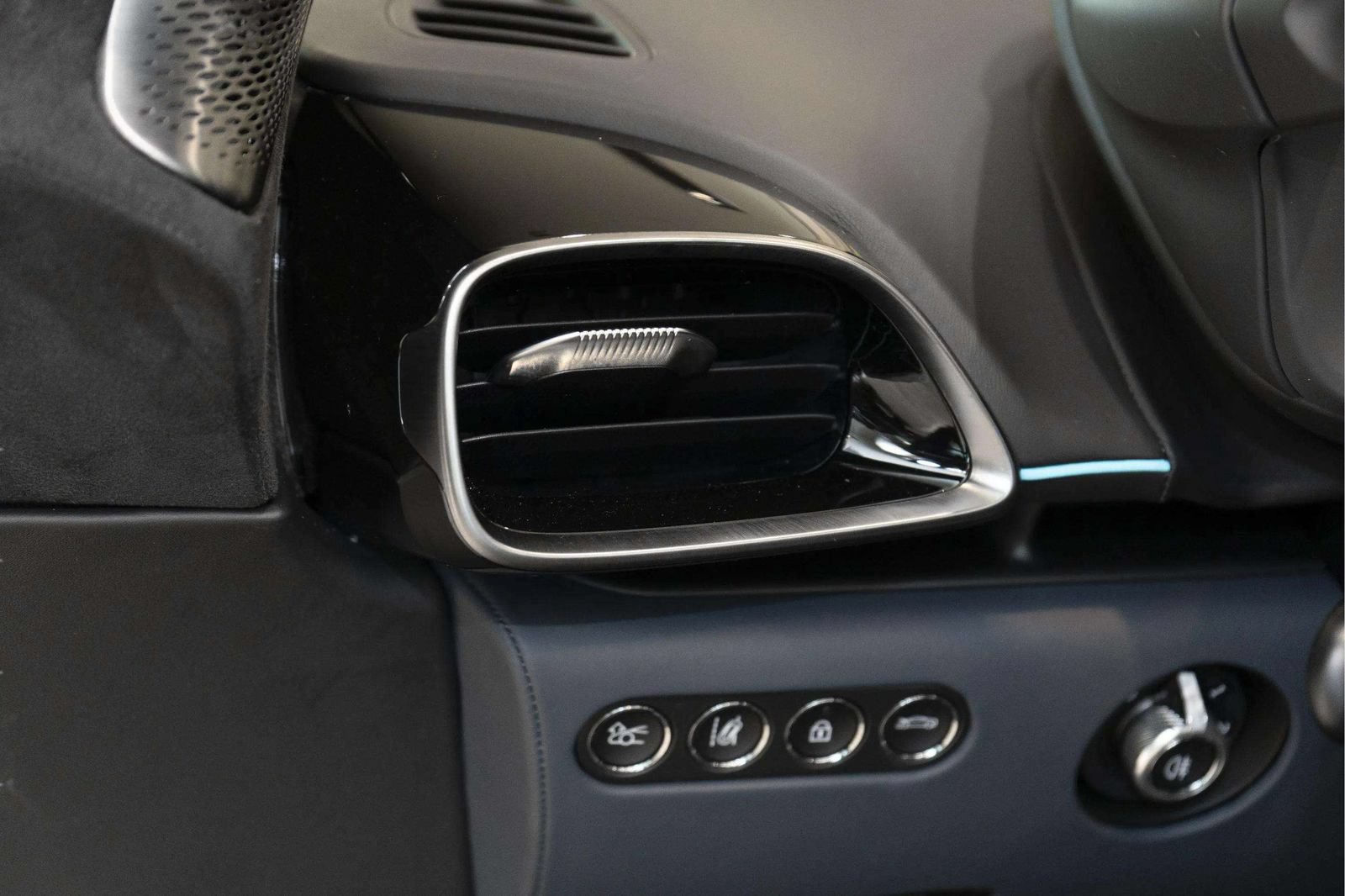 New 2026 McLaren Artura Spider RWD image 28