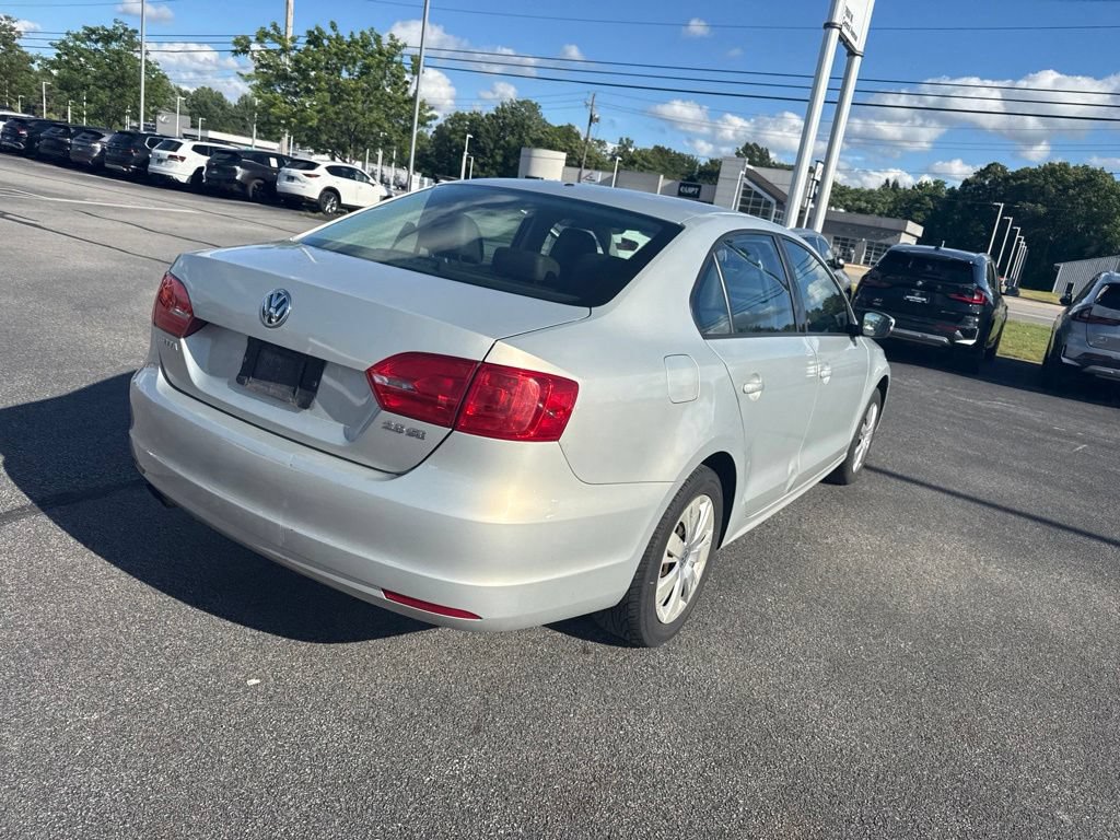 Used 2011 Volkswagen Jetta SE FWD image 16