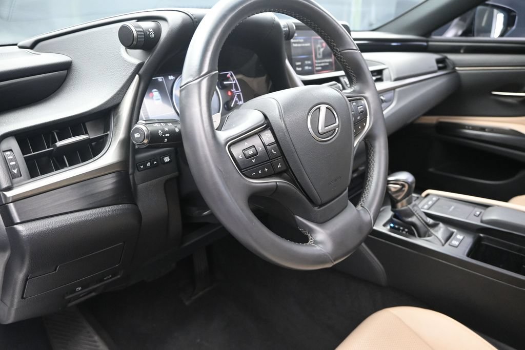 Certified 2021 Lexus ES 300h w/ Accessory Package FWD image 12