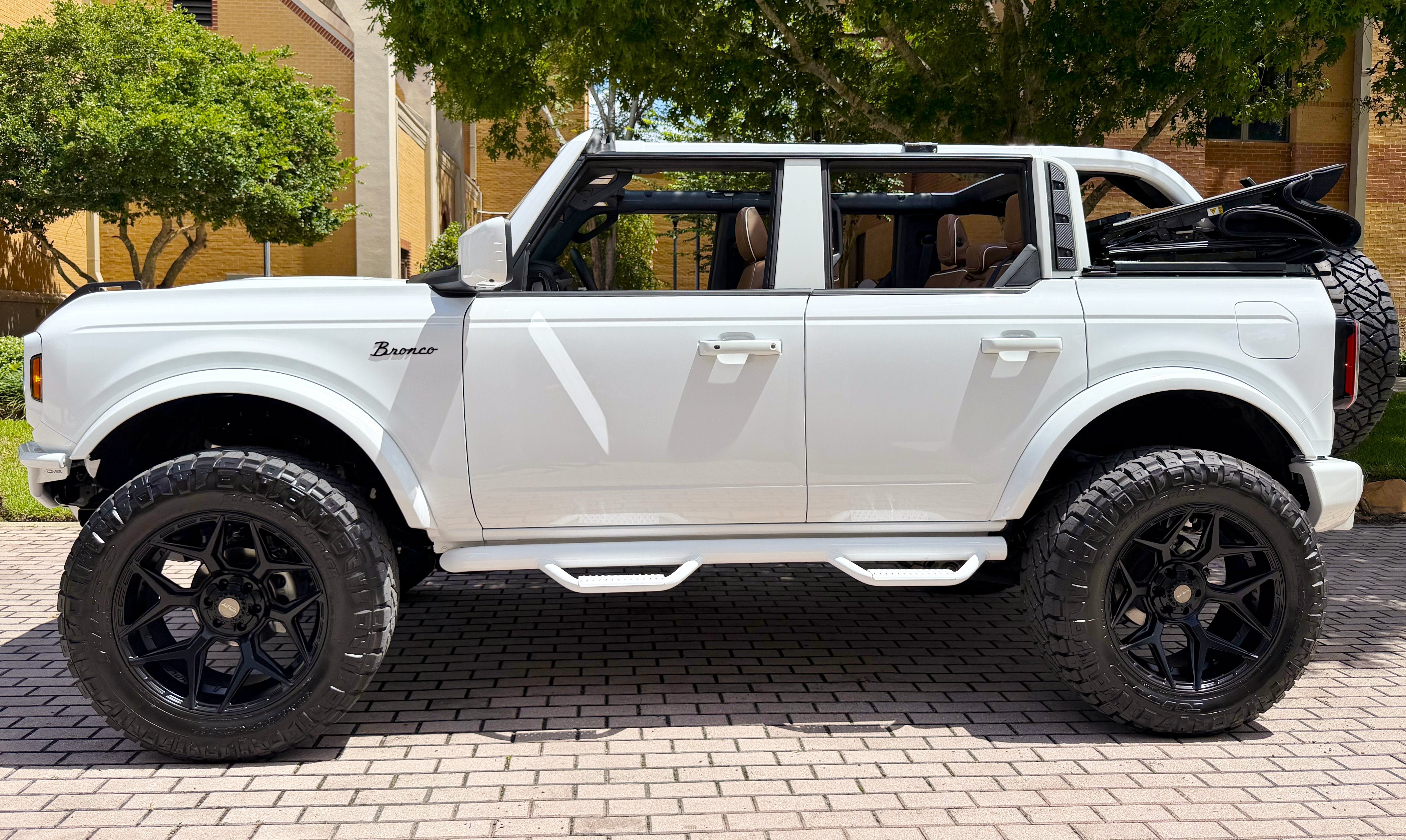 Used 2026 Ford Bronco Outer Banks AWD/4WD image 2