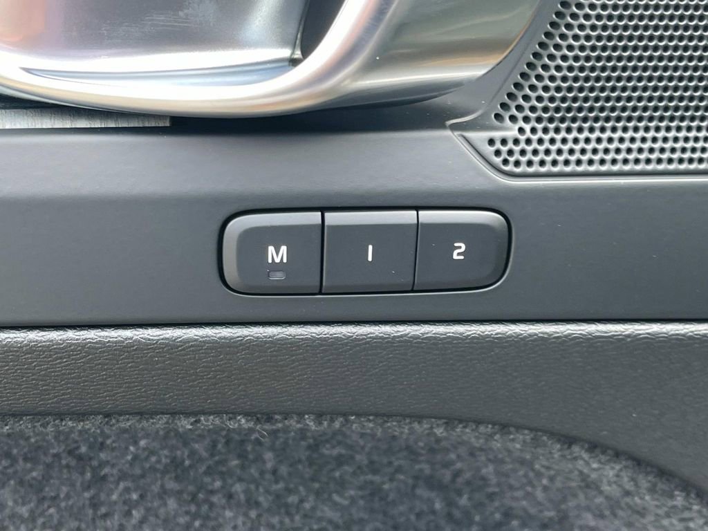 New 2026 Volvo XC40 B5 Plus w/ Protection Package Premier image 21