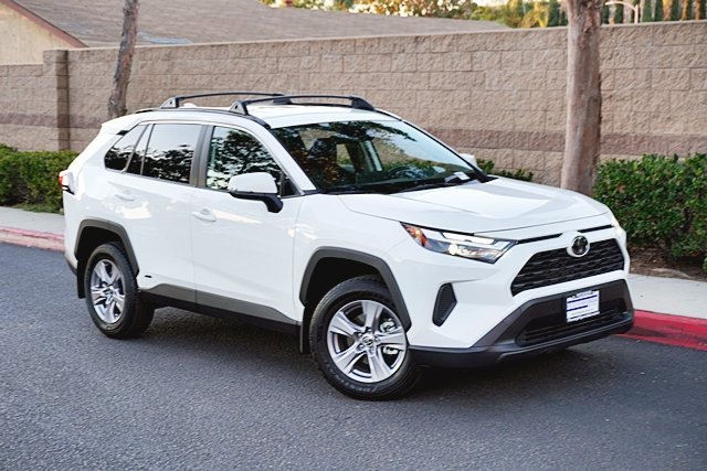 Used 2025 Toyota RAV4 LE image 3