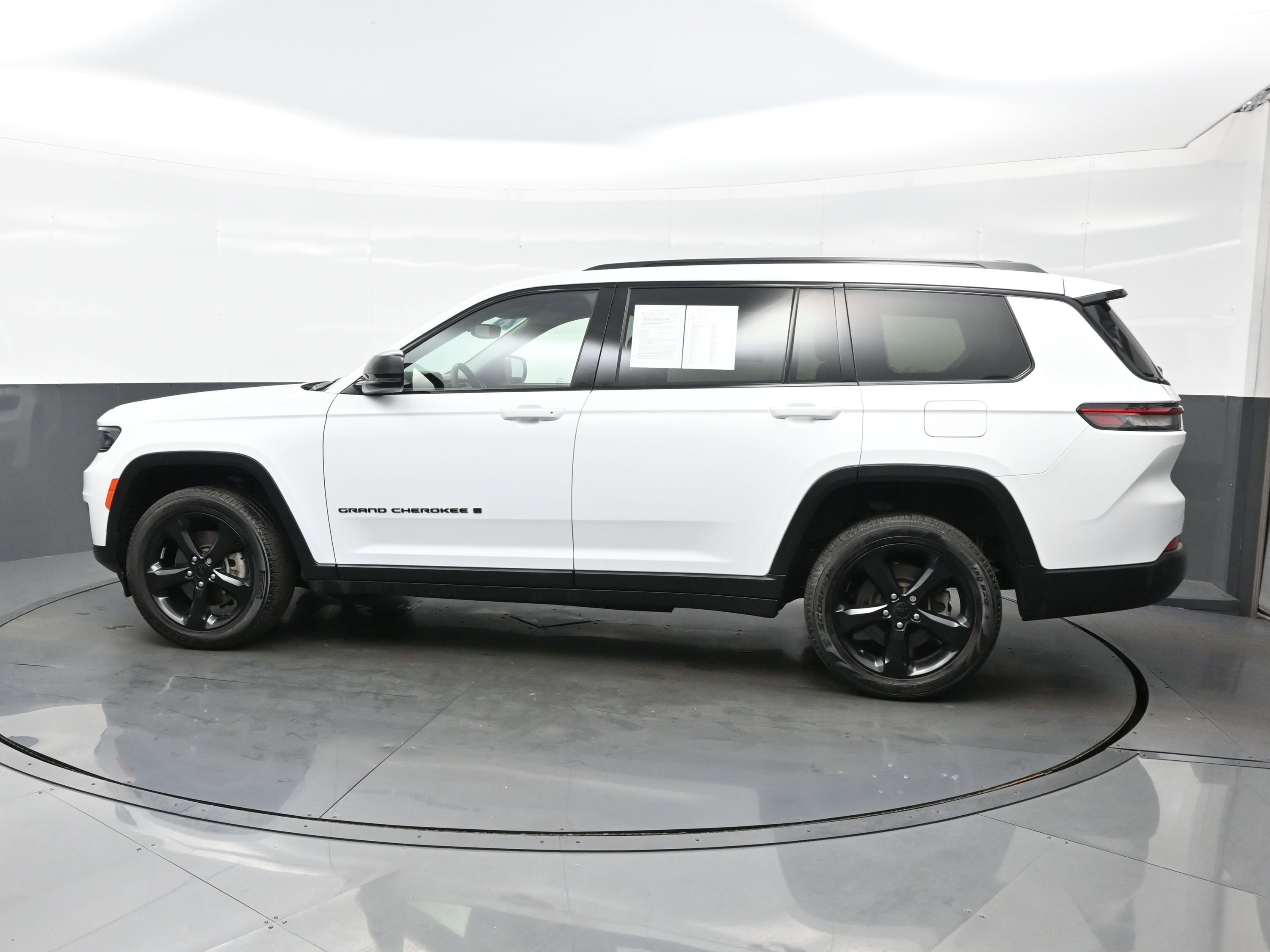 Used 2023 Jeep Grand Cherokee L Limited w/ Black Appearance Package image 3
