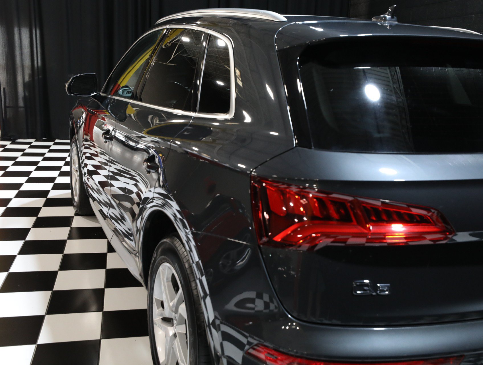 Used 2019 Audi Q5 2.0T Premium w/ Convenience Package AWD/4WD image 23