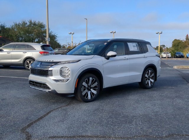 New 2026 Mitsubishi Outlander SEL FWD image 2