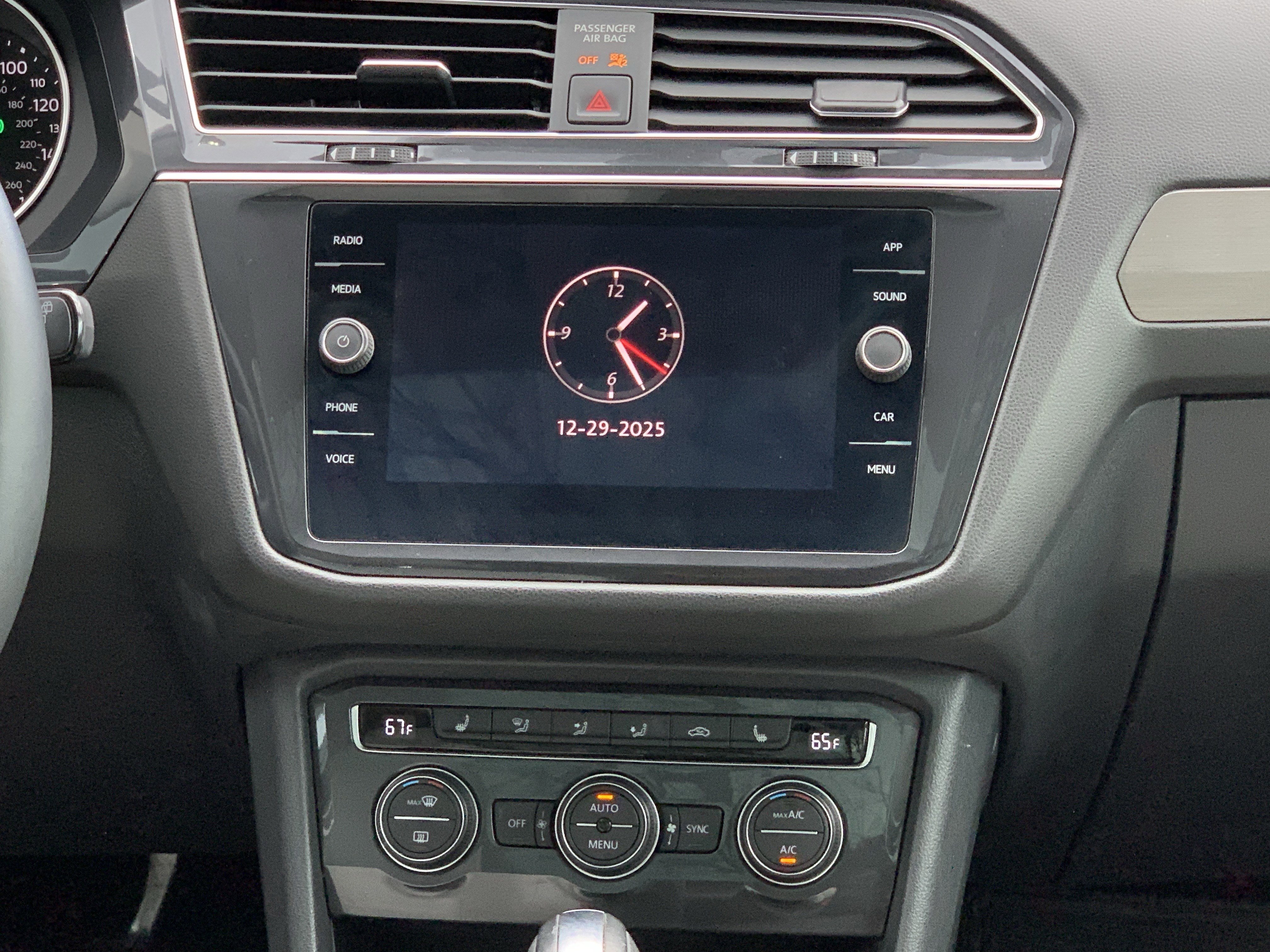 Used 2020 Volkswagen Tiguan SE w/ Panoramic Sunroof Package image 31