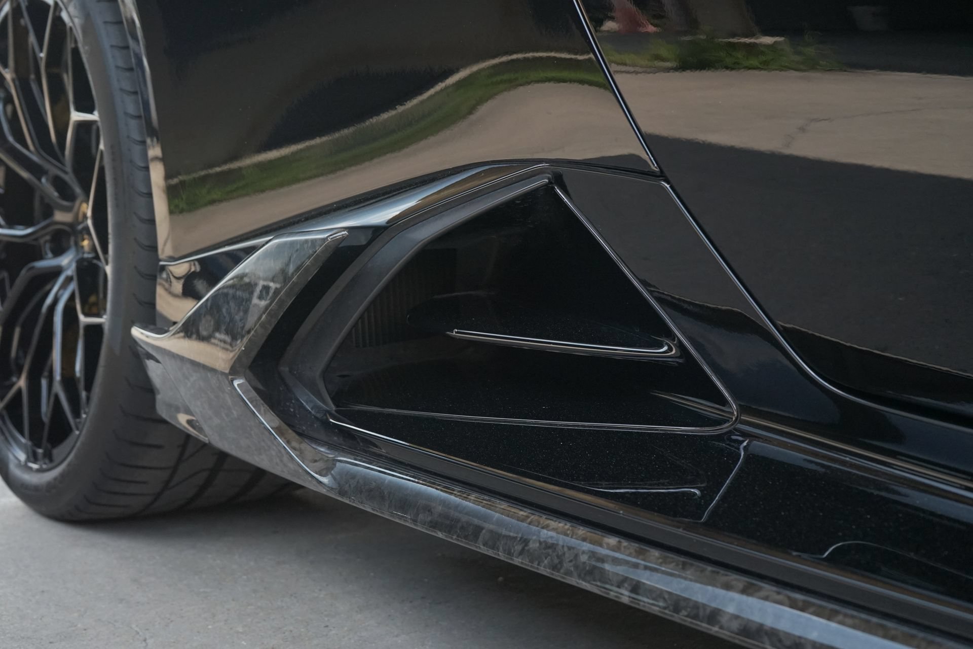 Used 2021 Lamborghini Huracan EVO RWD image 19