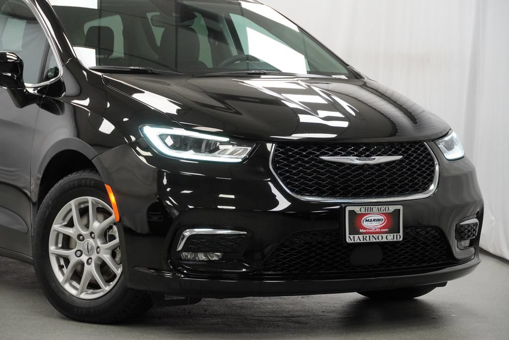 Certified 2024 Chrysler Pacifica Touring-L FWD image 4