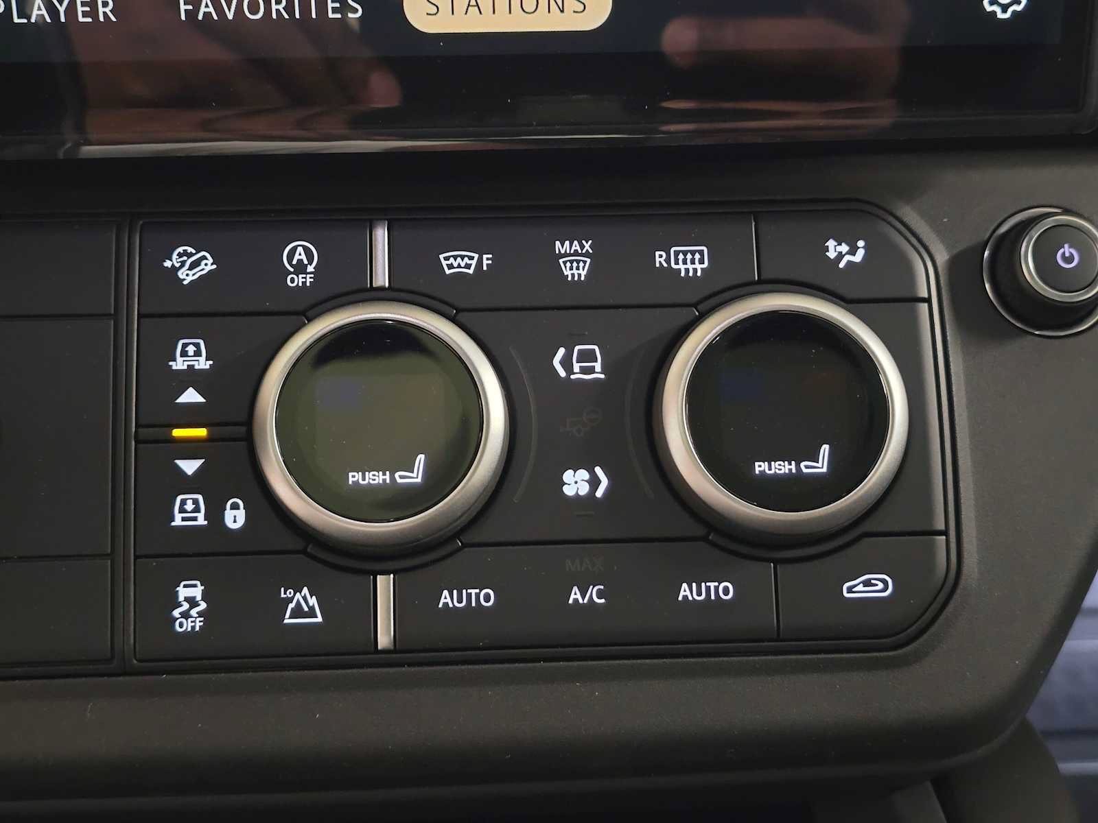 New 2026 Land Rover Defender 90 X-Dynamic SE AWD/4WD image 26
