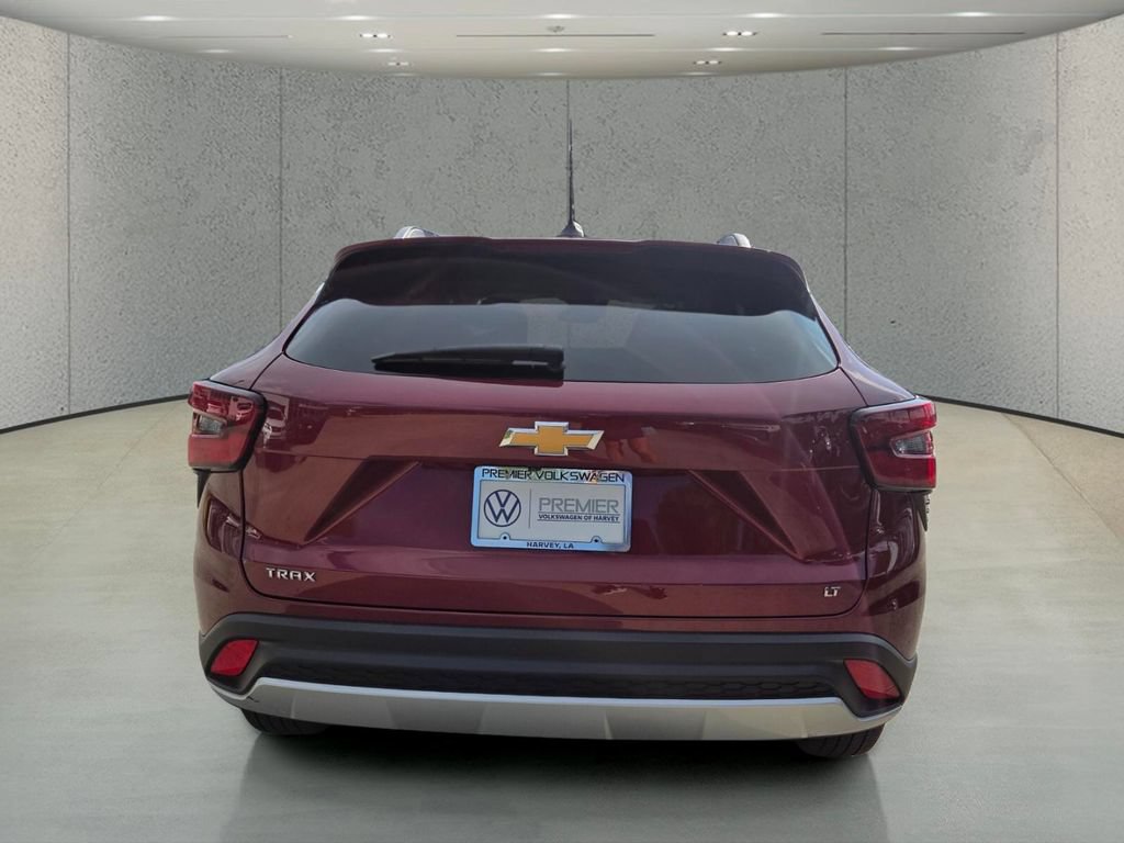 Used 2025 Chevrolet Trax LT w/ LT Convenience Package FWD image 4