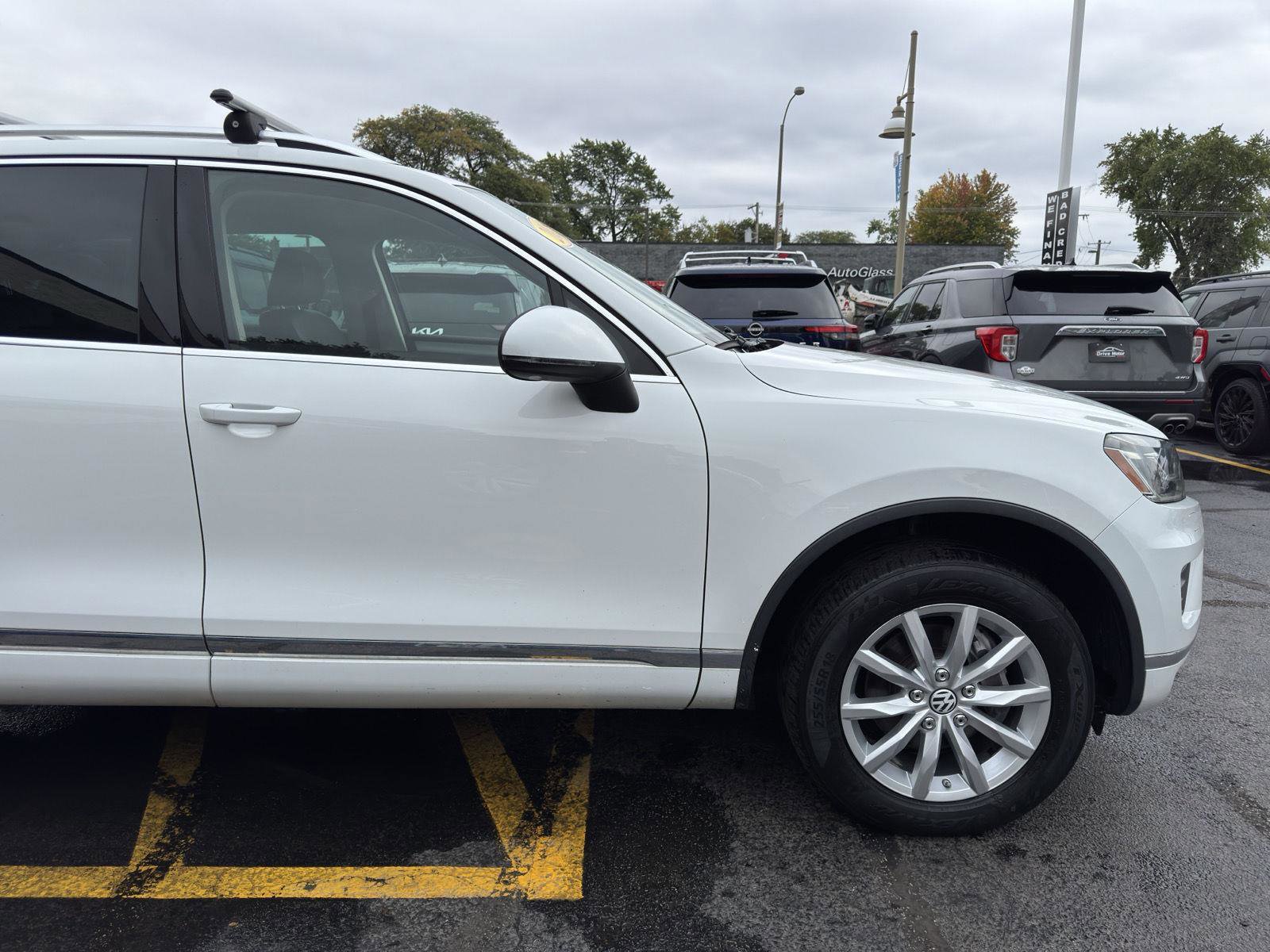 Used 2015 Volkswagen Touareg Sport image 13