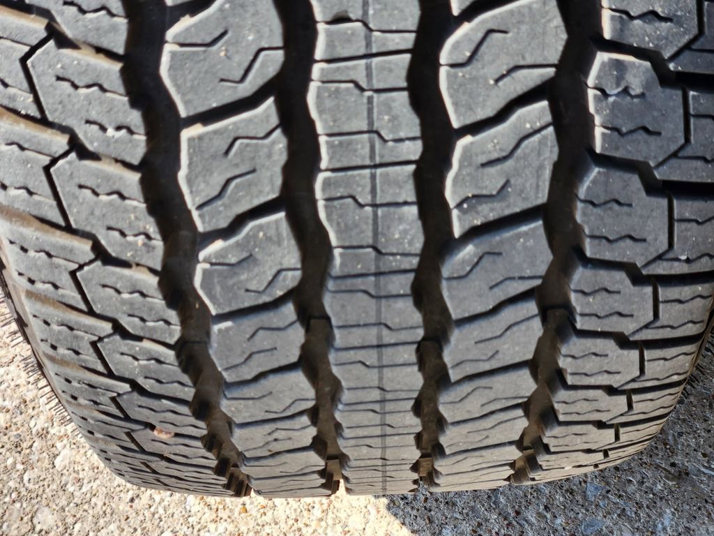 Used 2025 GMC Hummer EV 3X w/ LPO, Sport Package image 11