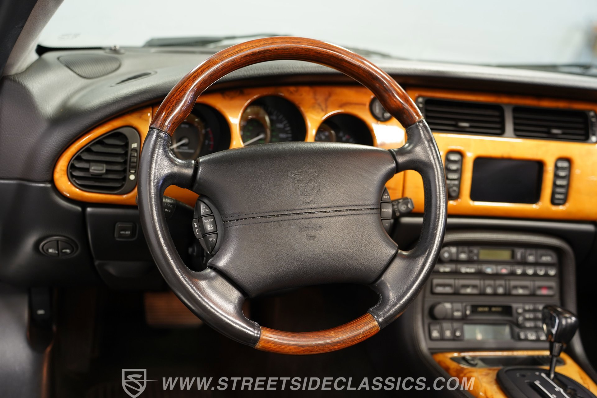 Used 2001 Jaguar XK8 Convertible image 39