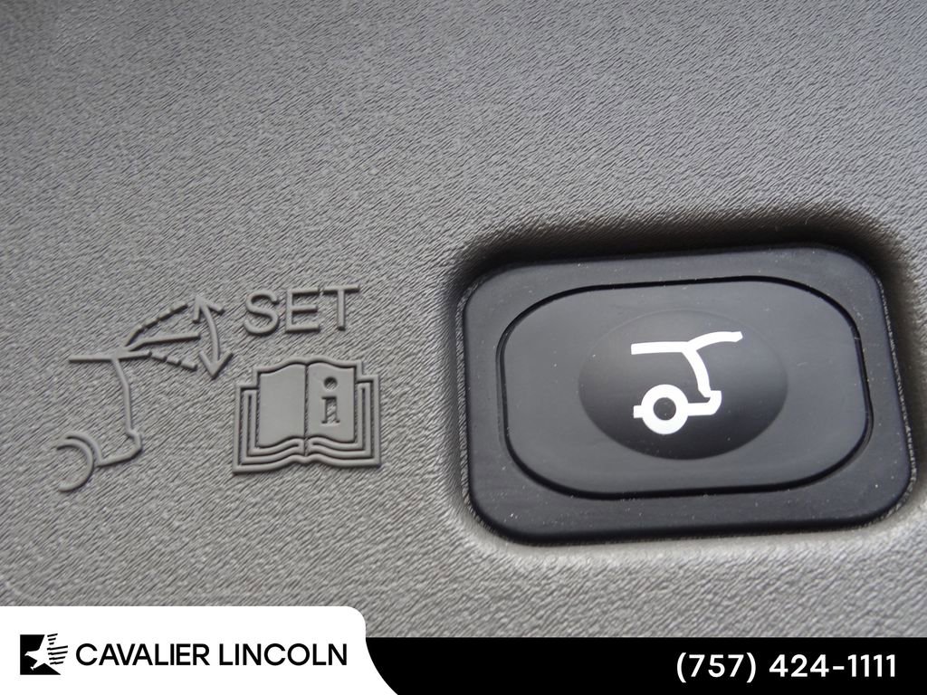 Certified 2025 Lincoln Nautilus Premier image 11