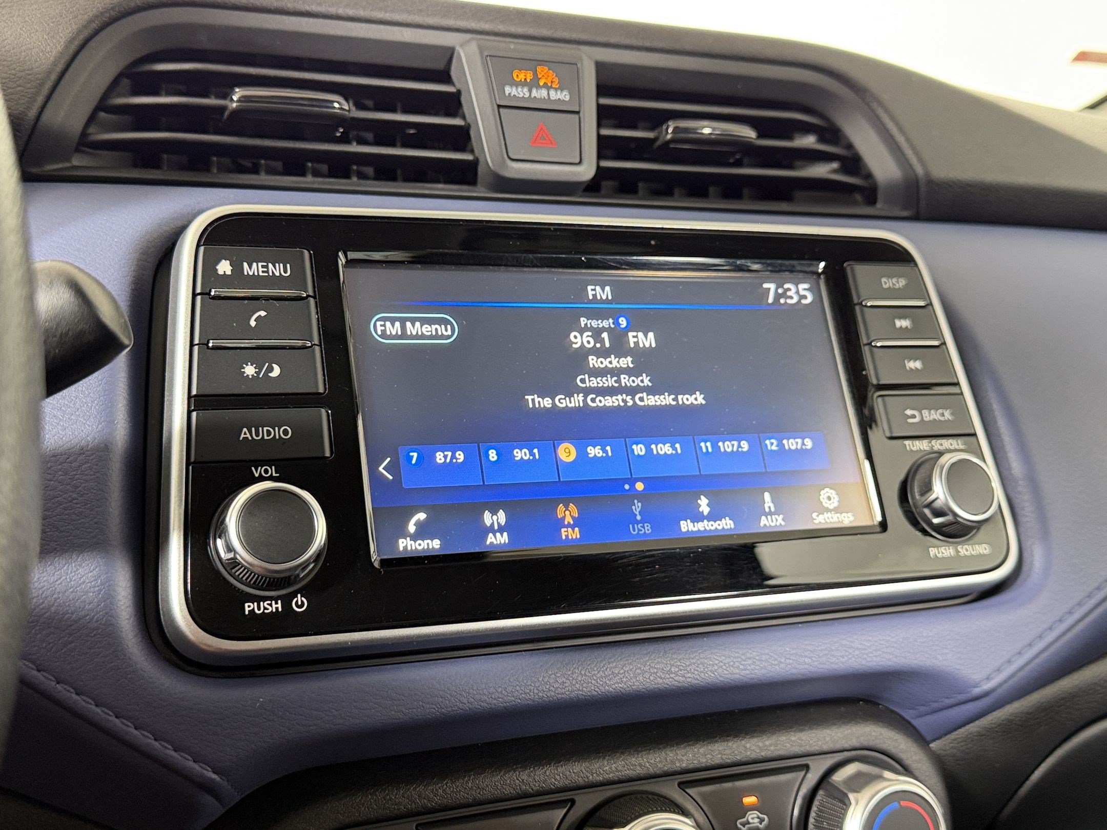 Used 2024 Nissan Versa SV FWD image 19