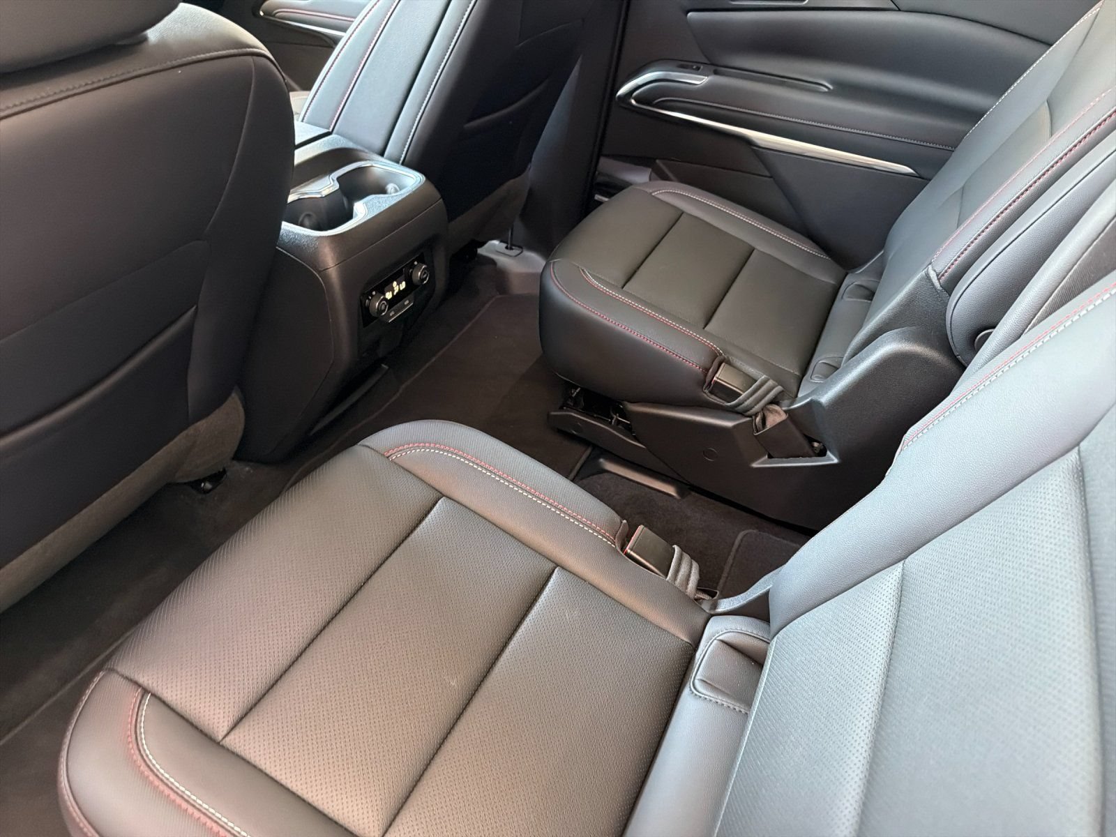 New 2026 Chevrolet Traverse Z71 w/ Enhanced Driving Package AWD/4WD image 11