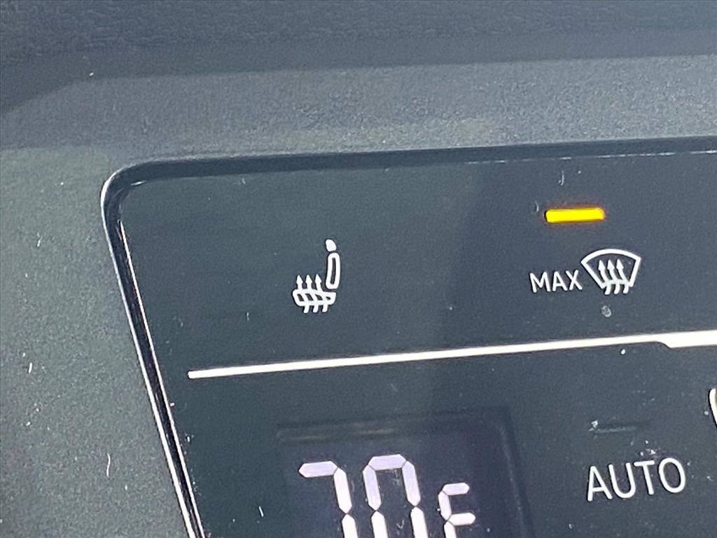 Certified 2022 Volkswagen Tiguan SE R-Line image 17