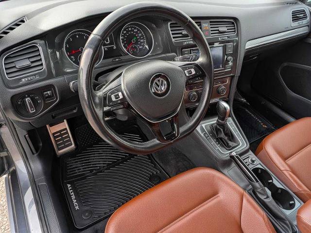Used 2019 Volkswagen Golf Alltrack S image 2