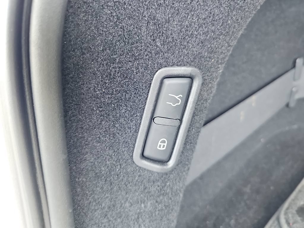 Used 2019 Maserati Levante GranLusso AWD/4WD image 34