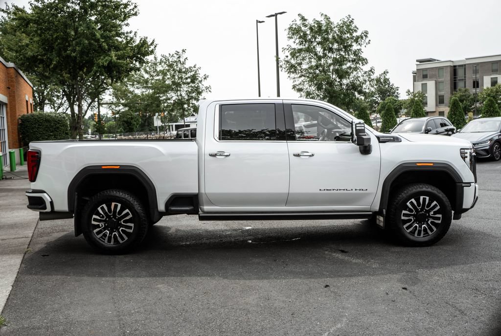 Used 2024 GMC Sierra 2500 Denali Ultimate AWD/4WD image 3