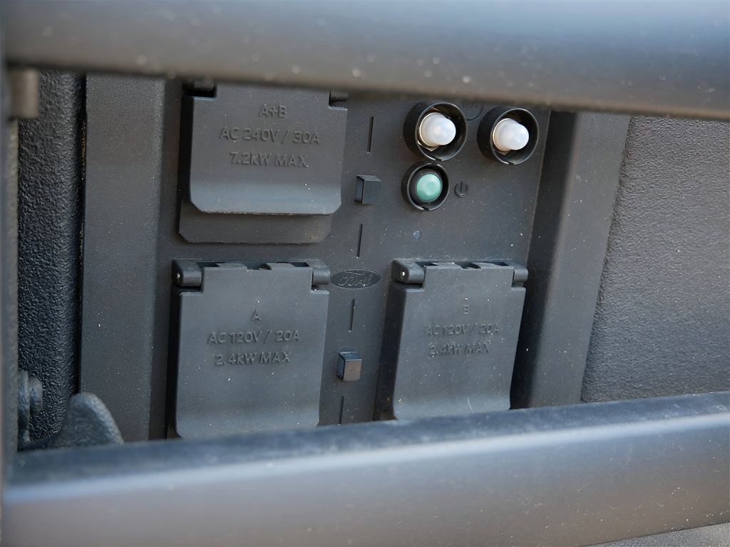 Used 2023 Ford F150 Lightning Platinum image 13