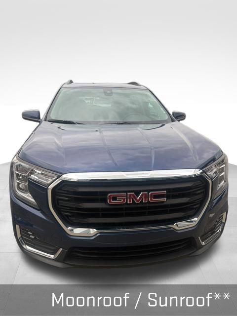 Used 2023 GMC Terrain SLE w/ Driver Convenience Package image 3