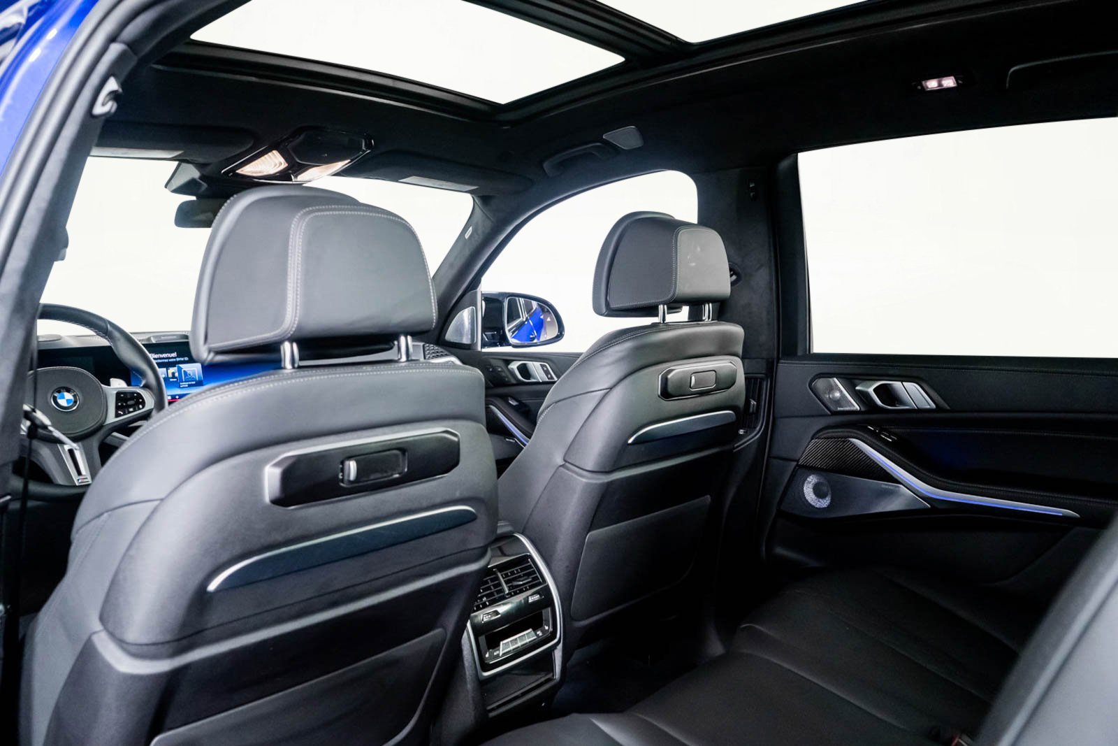 Used 2024 BMW X7 M60i w/ Premium Package image 20