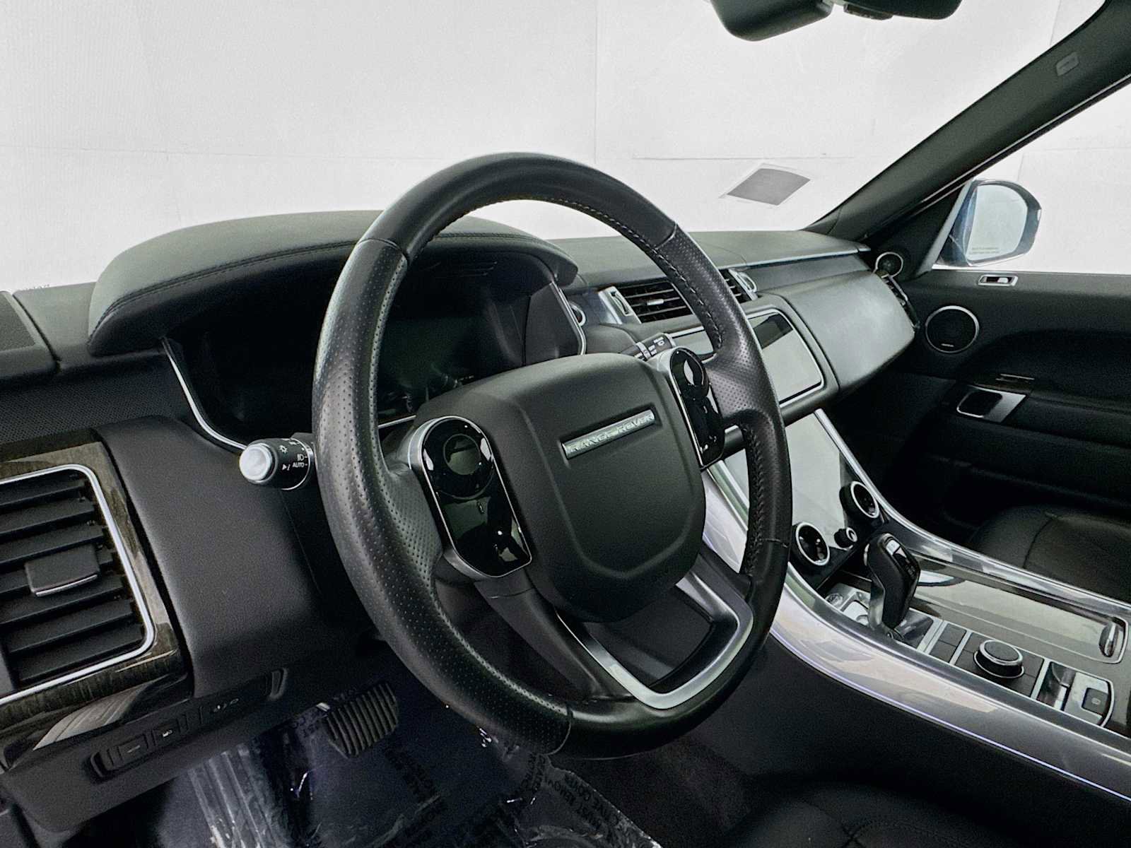 Used 2020 Land Rover Range Rover Sport HSE image 12