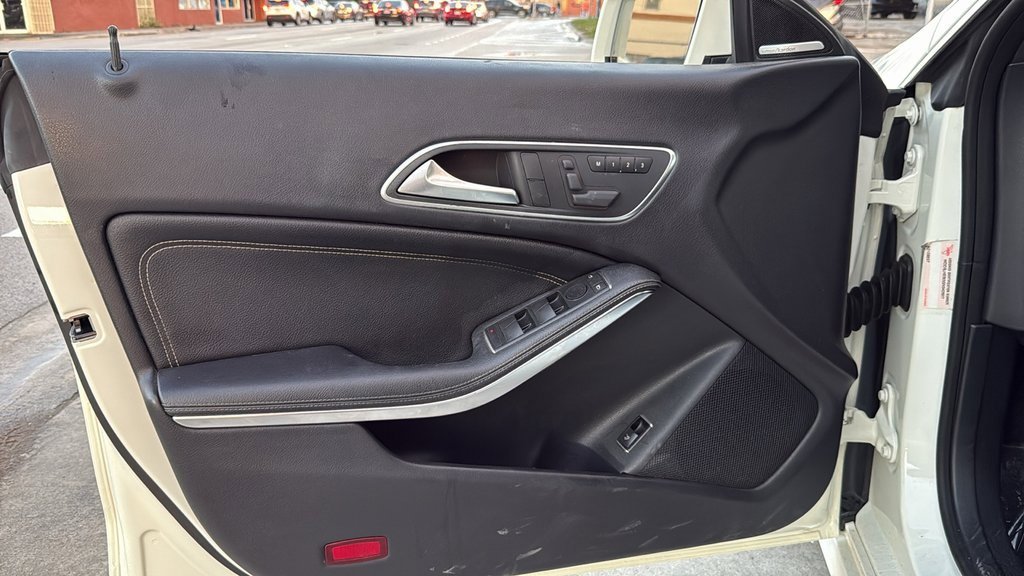 Used 2016 Mercedes-Benz CLA 250 image 10
