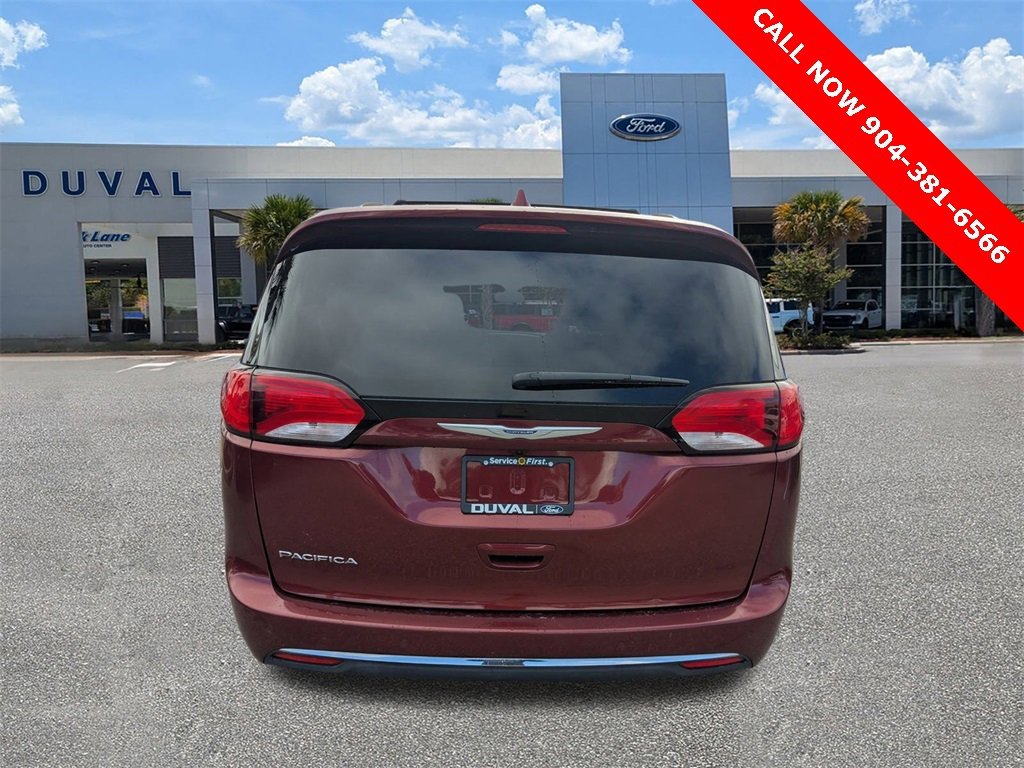 Used 2020 Chrysler Pacifica Touring-L image 5