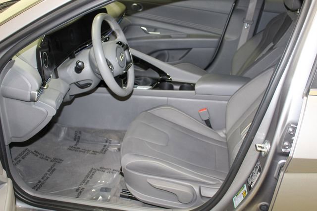 Used 2024 Hyundai Elantra SEL w/ Convenience Package image 10