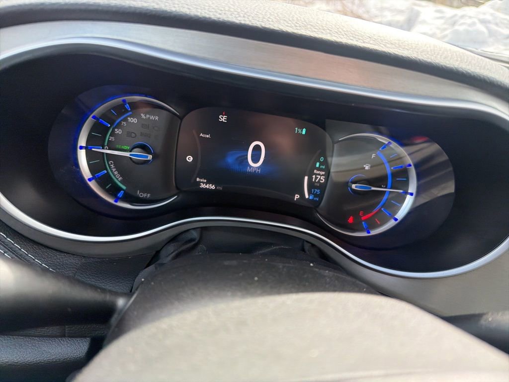 Used 2023 Chrysler Pacifica Limited w/ S Appearance Package image 13