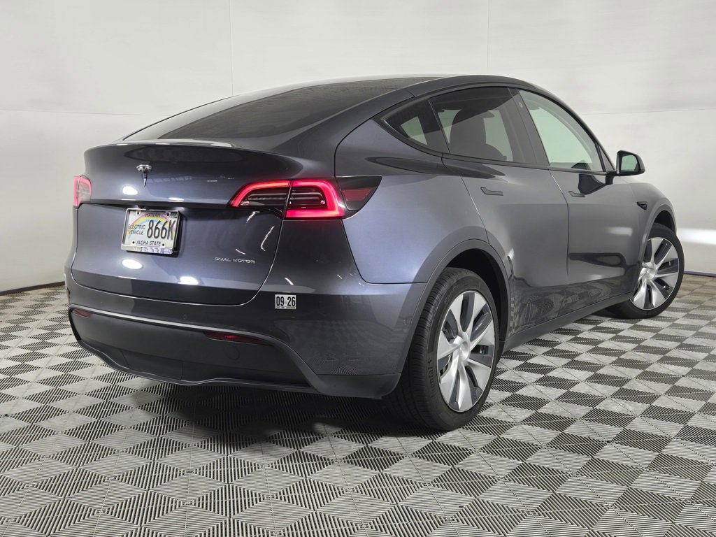 Used 2022 Tesla Model Y Long Range image 9