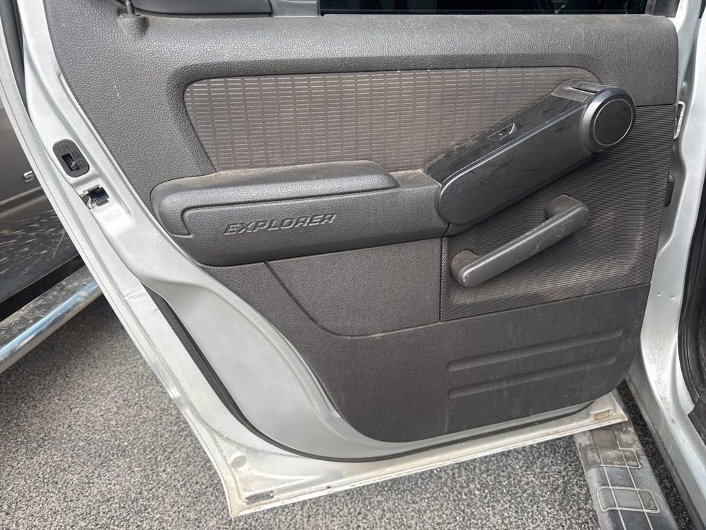 Used 2010 Ford Explorer Sport Trac XLT image 10