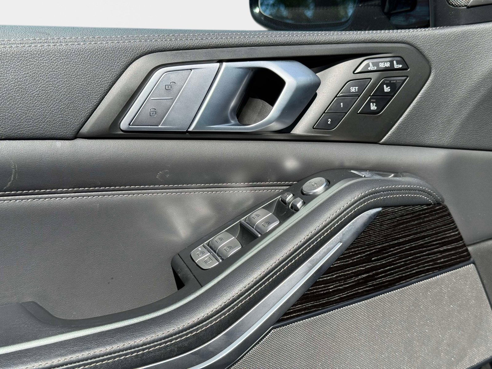 Used 2021 BMW X7 xDrive40i w/ M Sport Package image 36