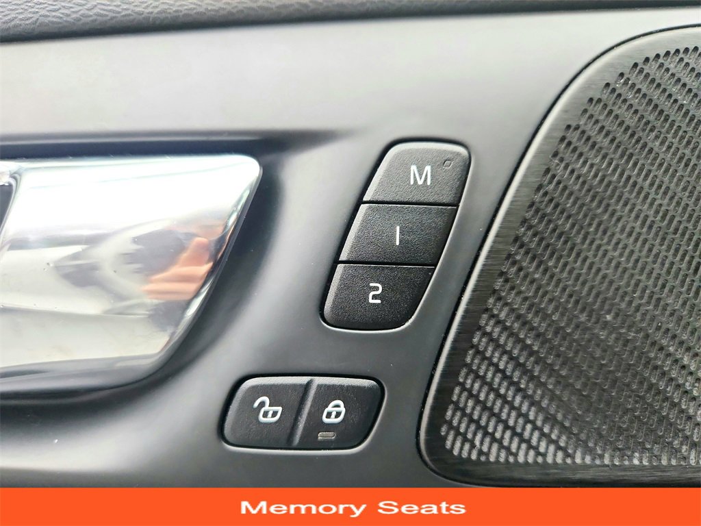 Used 2019 Volvo S60 T6 R-Design image 35