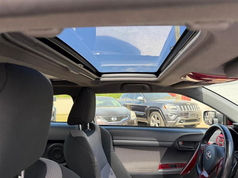 Used 2015 Scion tC image 9