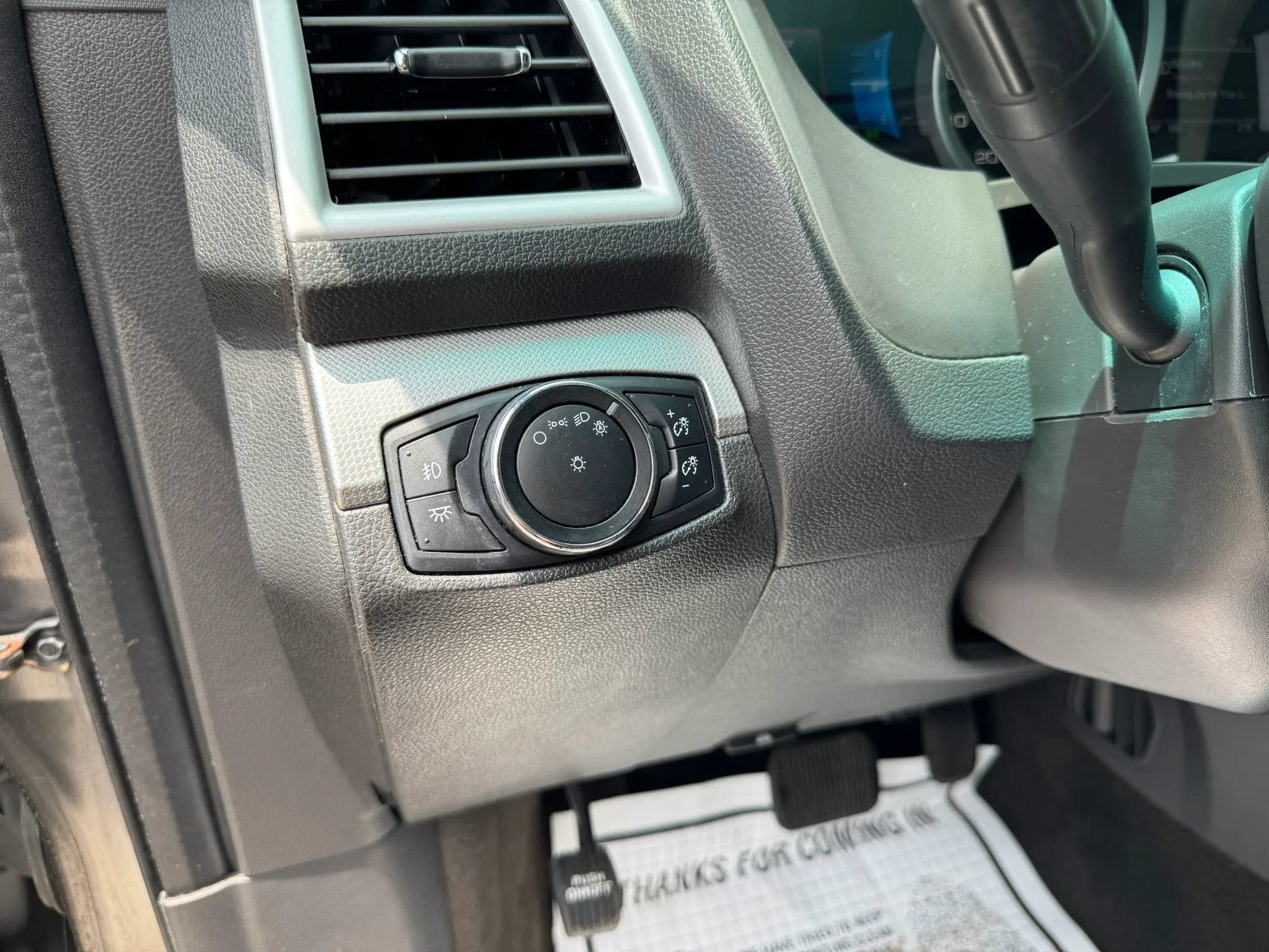 Used 2015 Ford Explorer XLT w/ Equipment Group 202A FWD image 18