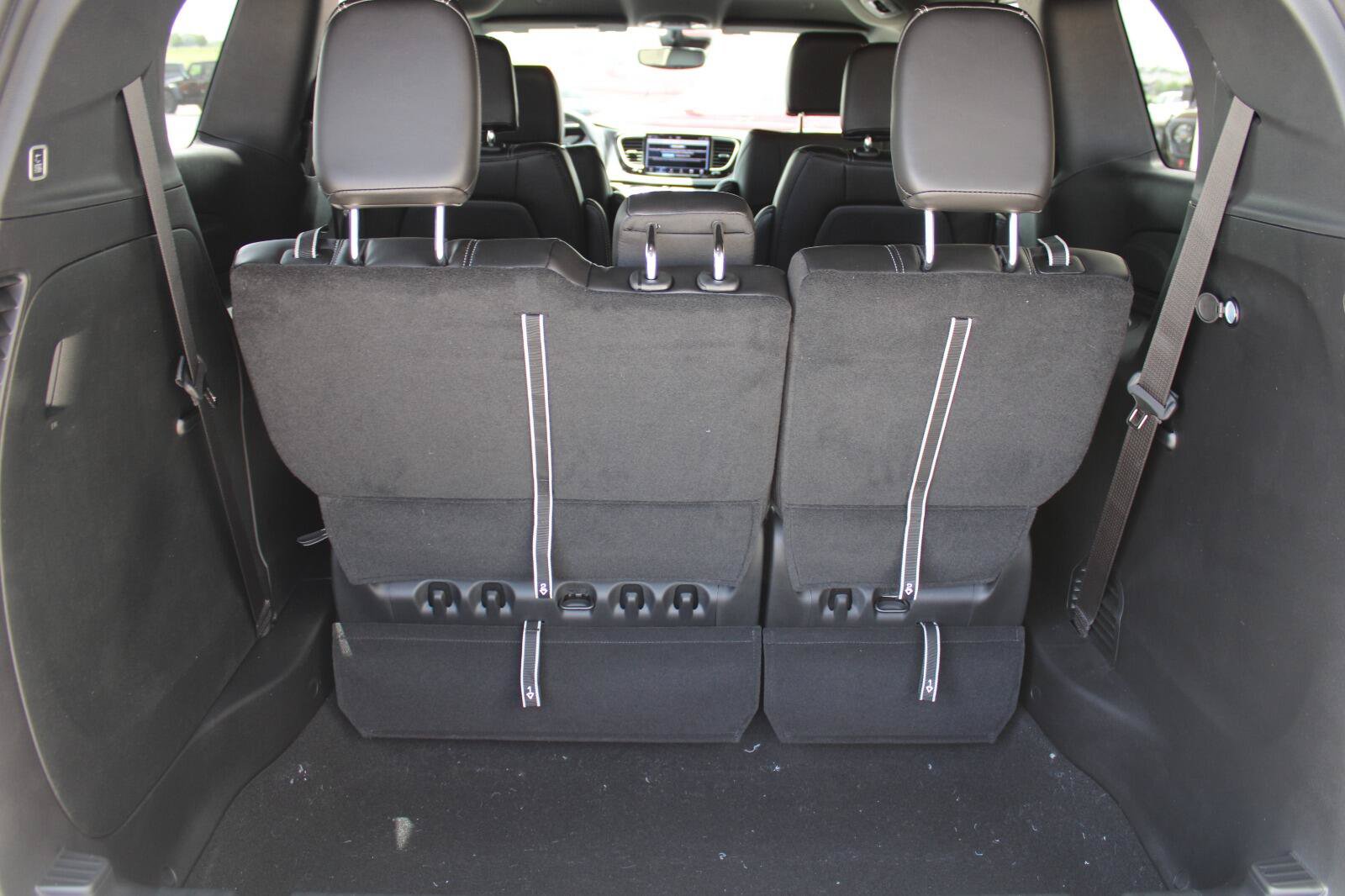 New 2027 Chrysler Pacifica Select FWD image 27