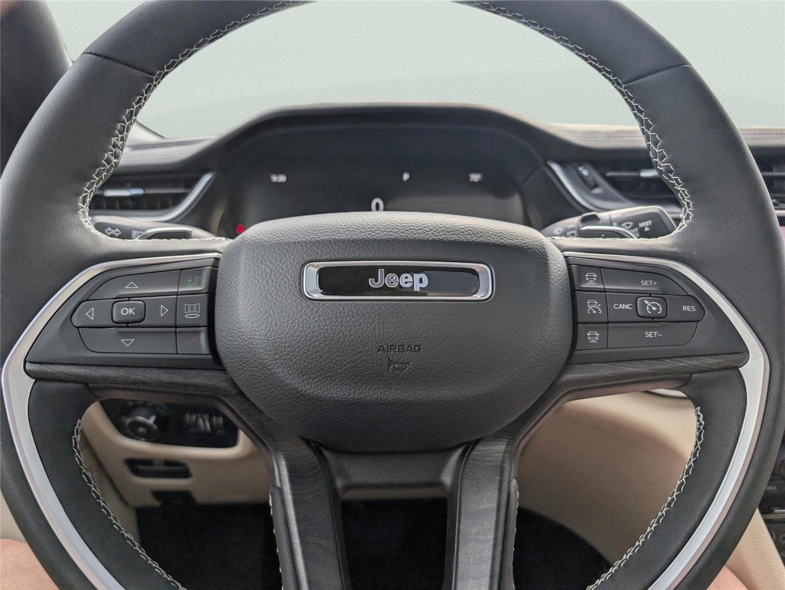 New 2025 Jeep Grand Cherokee Limited w/ Luxury Tech Group II image 24