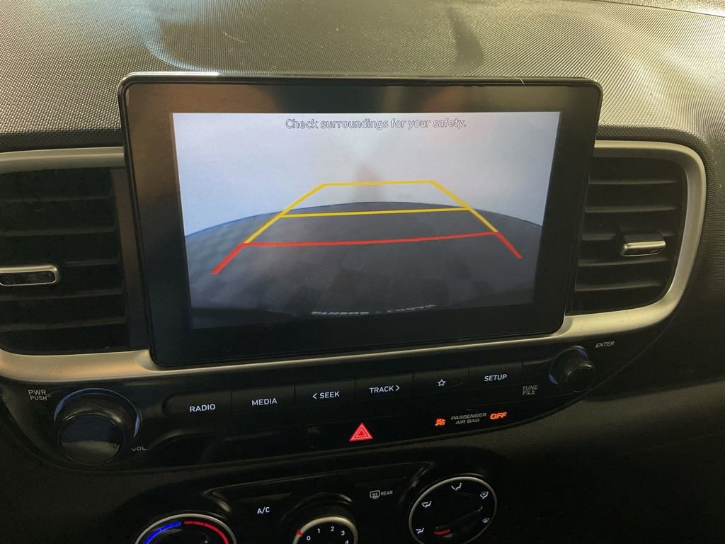 Used 2021 Hyundai Venue SE FWD image 3