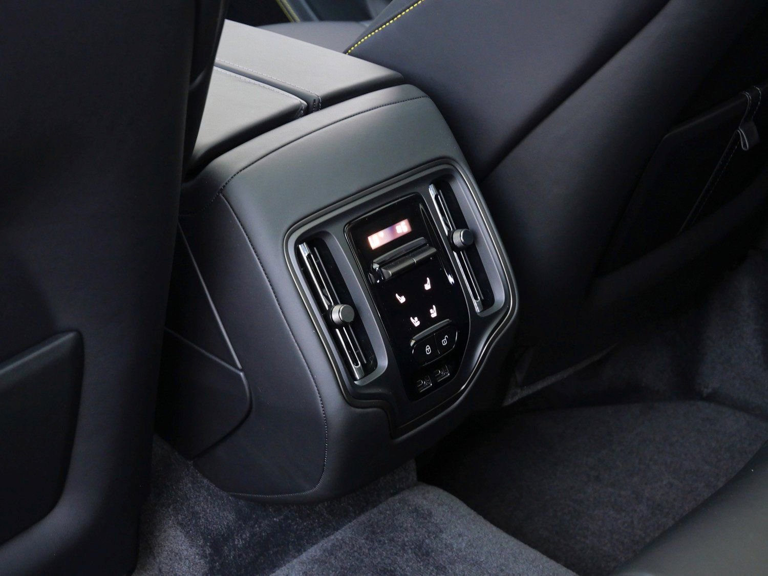 New 2026 Aston Martin DBX S image 24