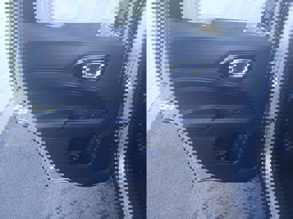 New 2026 Jeep Compass Latitude image 33